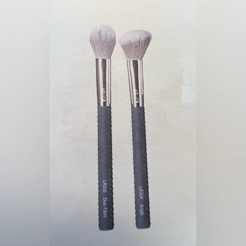 NWT 2 Laruce make up brushes. LR304 Angle brush-cheek & LR316 Duo fiber brush.